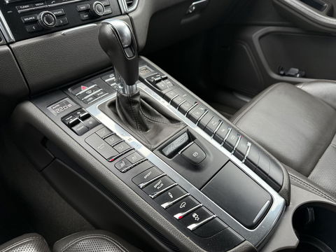 Porsche Macan 3.6 Turbo Pano l 21 INC l Luchtvering