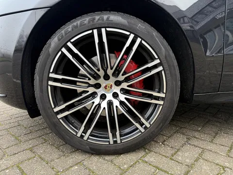 Porsche Macan 3.6 Turbo Pano l 21 INC l Luchtvering