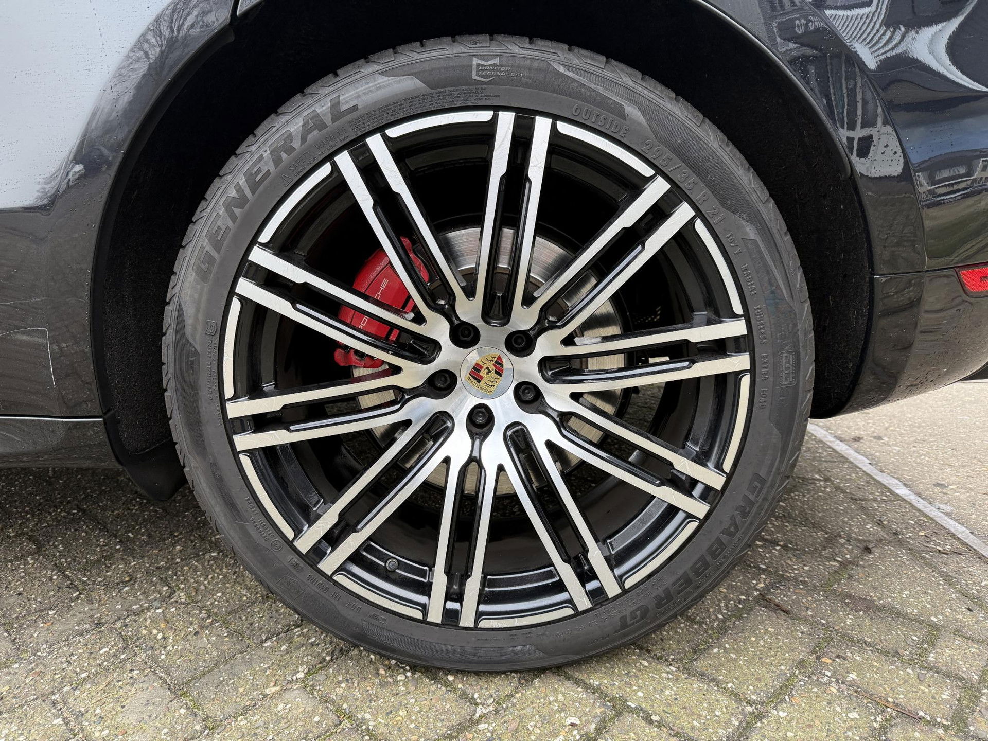 Porsche Macan 3.6 Turbo Pano l 21 INC l Luchtvering