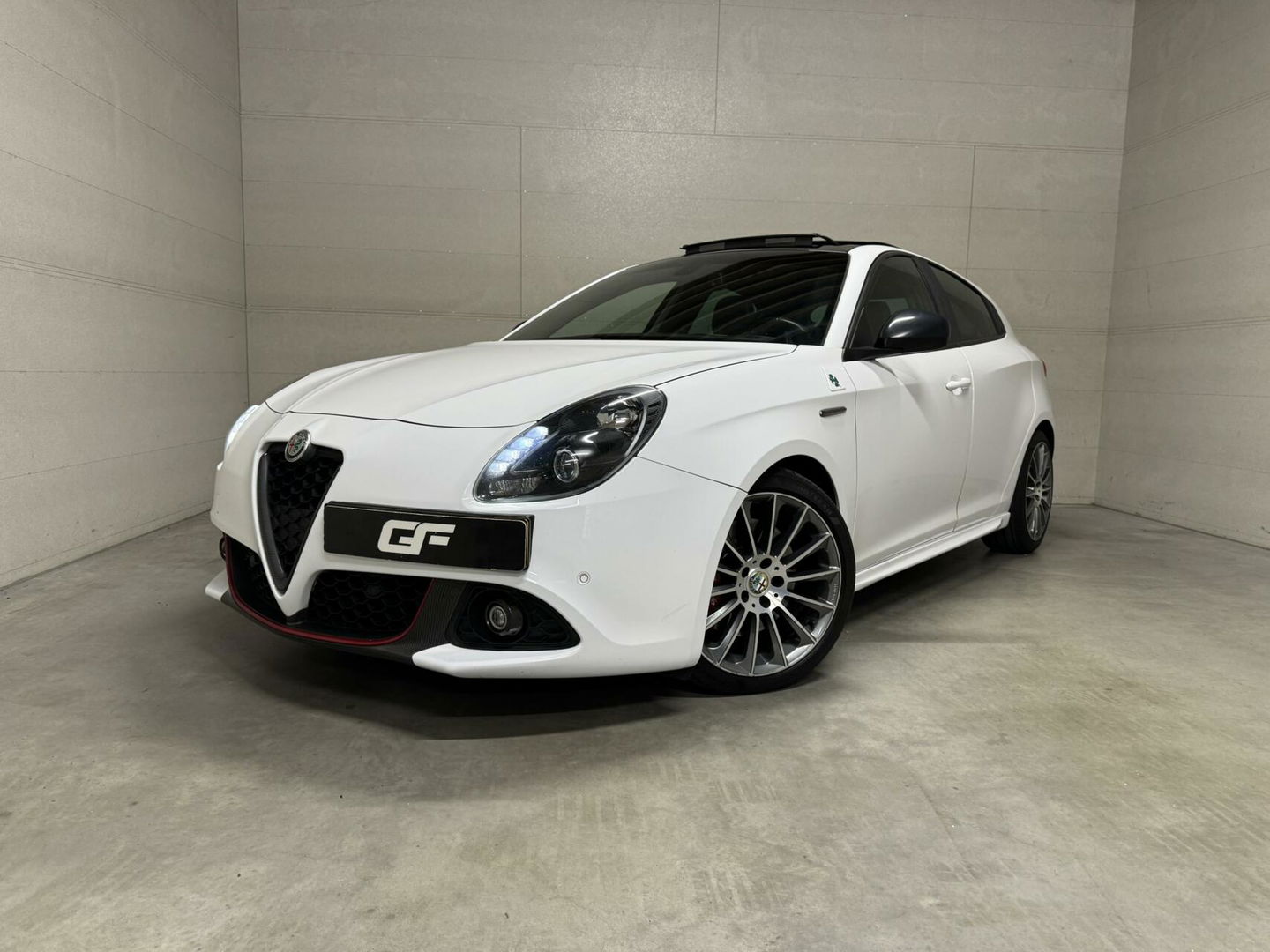 Alfa Romeo Giulietta 1.750 Turbo Veloce Pano Stoelver. Leer NAP