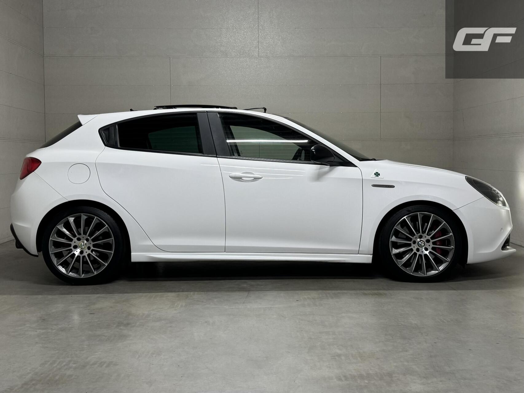 Alfa Romeo Giulietta 1.750 Turbo Veloce Pano Stoelver. Leer NAP
