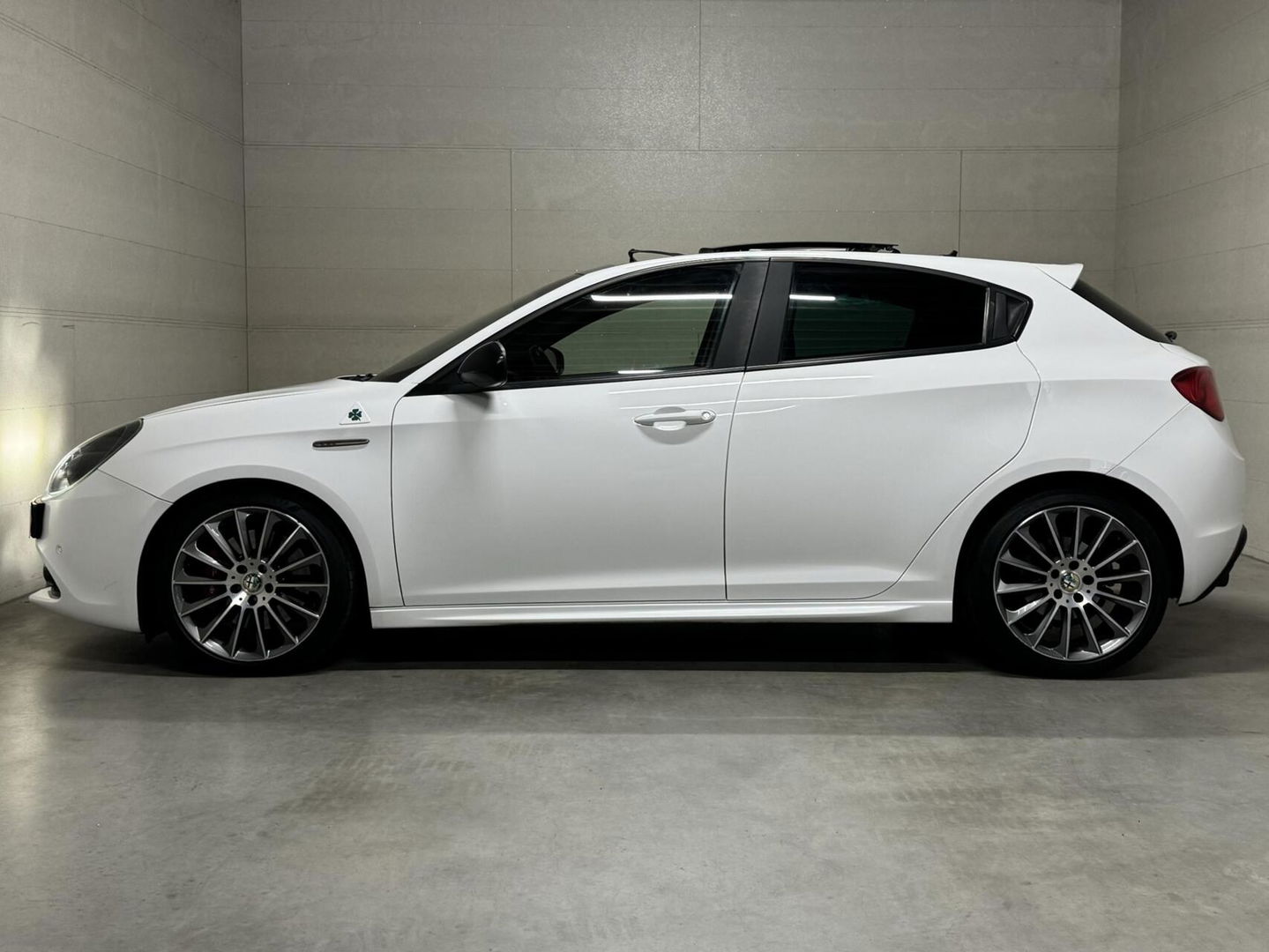Alfa Romeo Giulietta 1.750 Turbo Veloce Pano Stoelver. Leer NAP