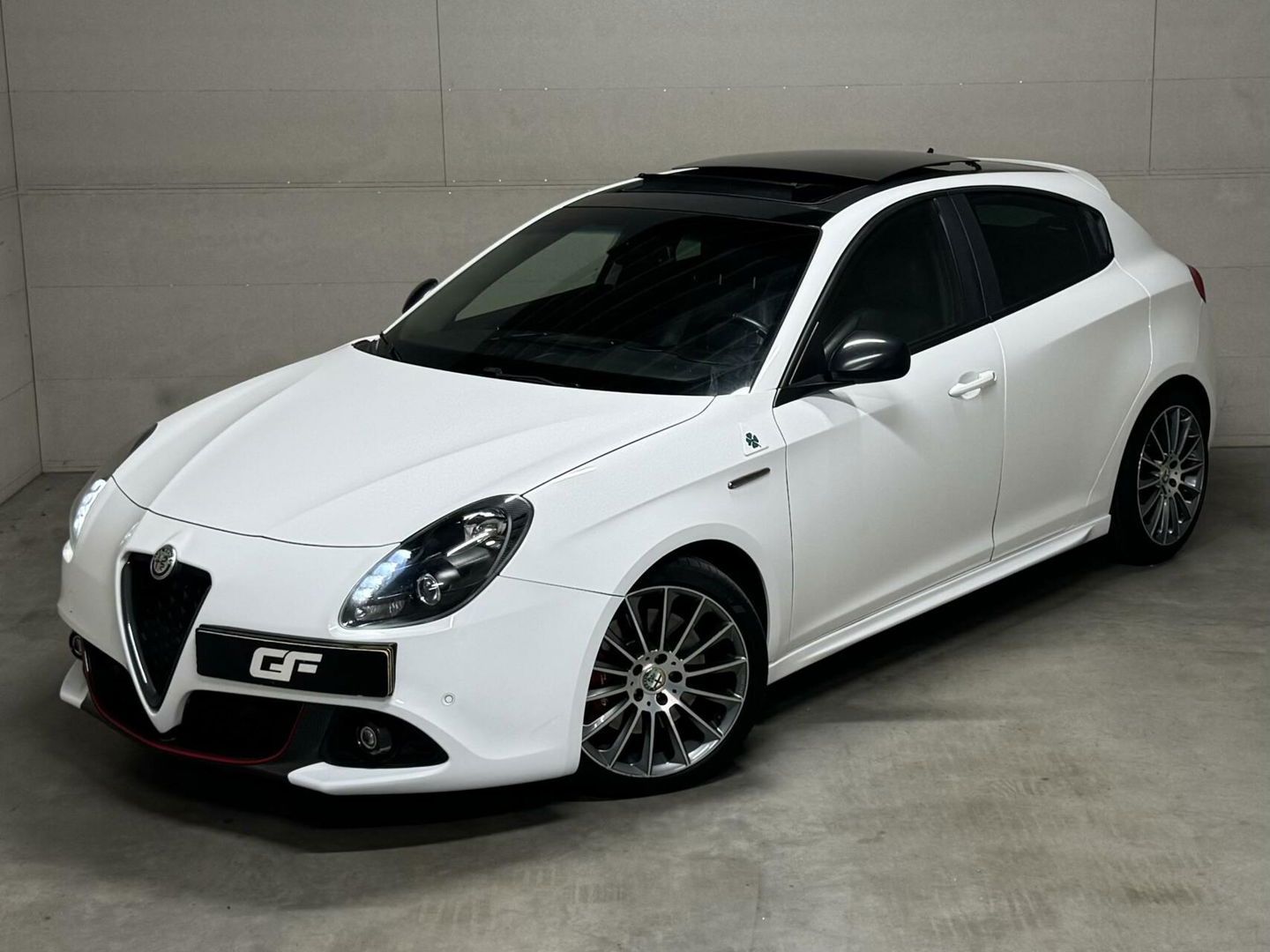 Alfa Romeo Giulietta 1.750 Turbo Veloce Pano Stoelver. Leer NAP