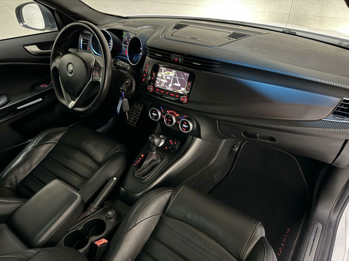 Alfa Romeo Giulietta 1.750 Turbo Veloce Pano Stoelver. Leer NAP