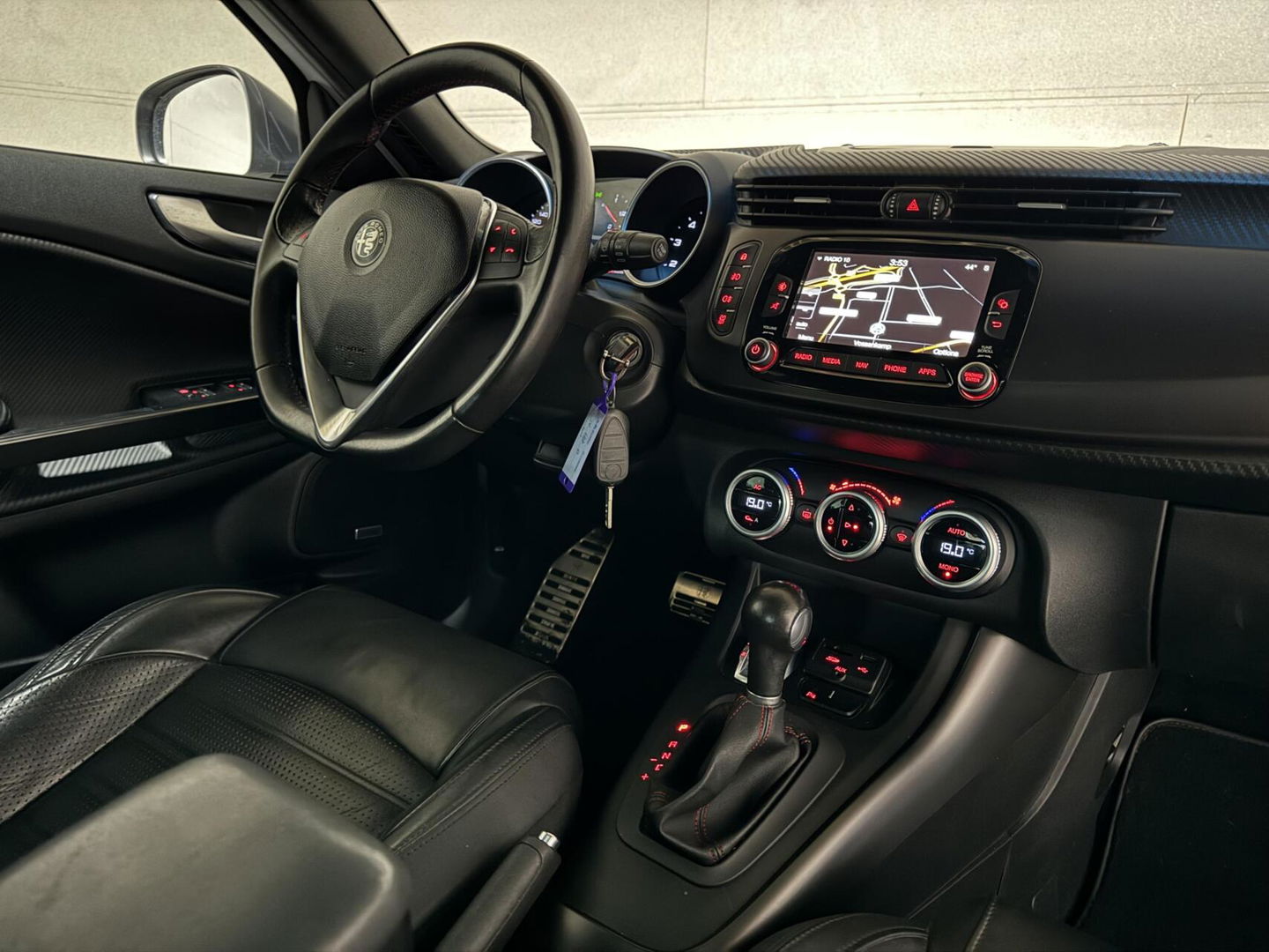 Alfa Romeo Giulietta 1.750 Turbo Veloce Pano Stoelver. Leer NAP