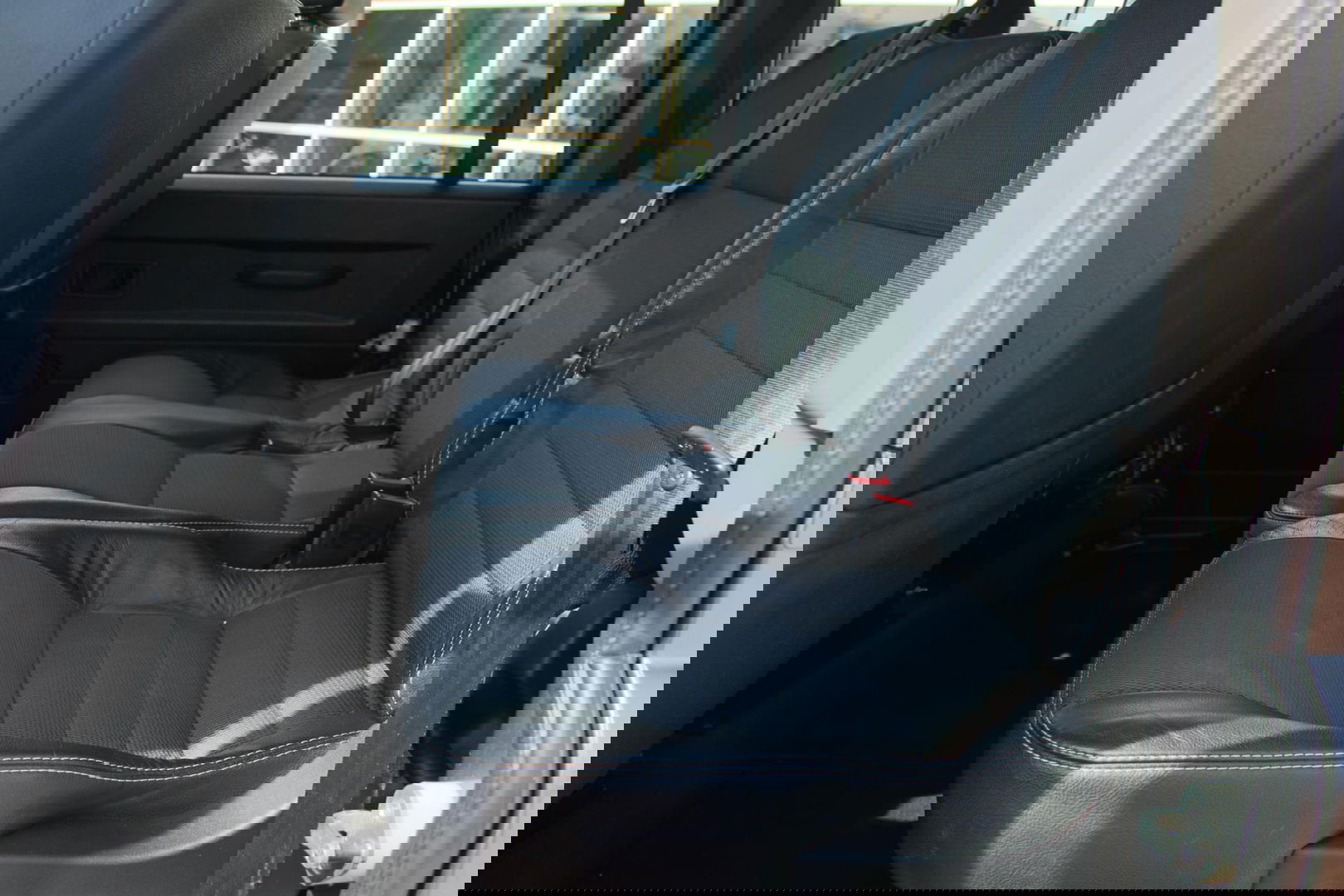 Land Rover Defender 2.4 TD 110 SW XTech „De Uiver" Special 7-Persoons 165 Pk 440 Nm + Cruise Control