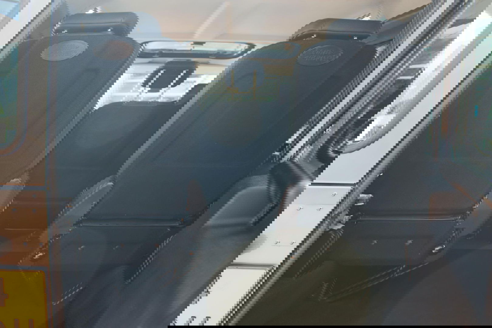 Land Rover Defender 2.4 TD 110 SW XTech „De Uiver" Special 7-Persoons 165 Pk 440 Nm + Cruise Control