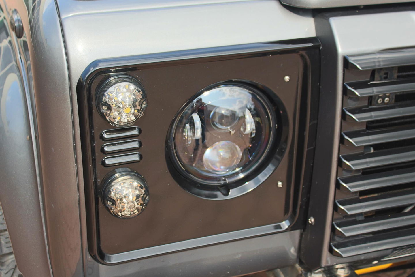 Land Rover Defender 2.4 TD 110 SW XTech „De Uiver" Special 7-Persoons 165 Pk 440 Nm + Cruise Control