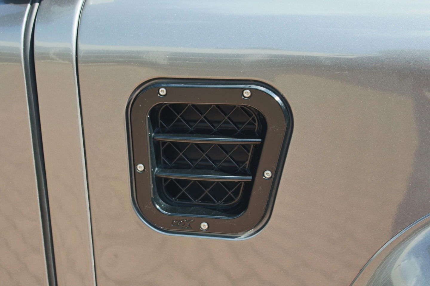 Land Rover Defender 2.4 TD 110 SW XTech „De Uiver" Special 7-Persoons 165 Pk 440 Nm + Cruise Control