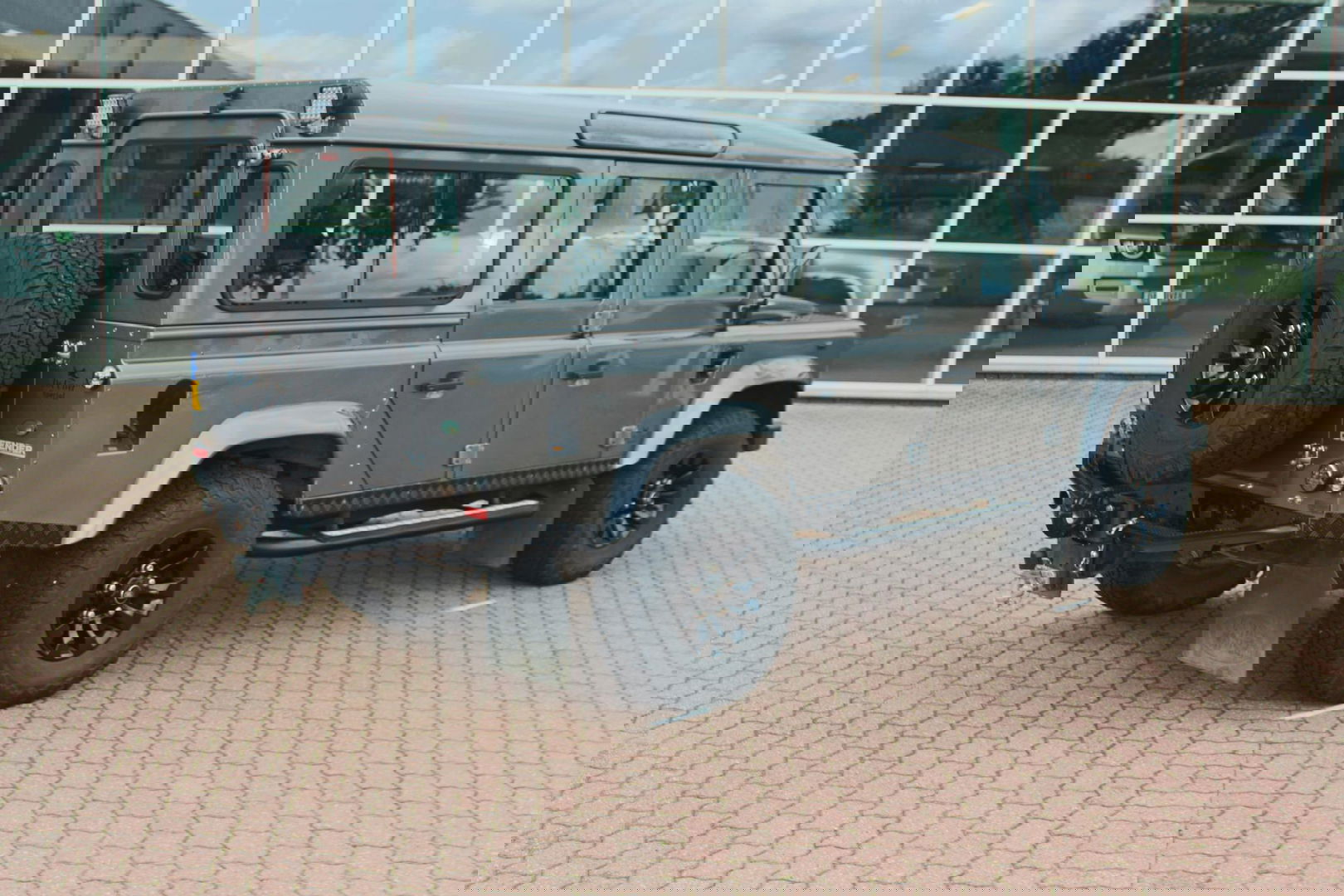 Land Rover Defender 2.4 TD 110 SW XTech „De Uiver" Special 7-Persoons 165 Pk 440 Nm + Cruise Control