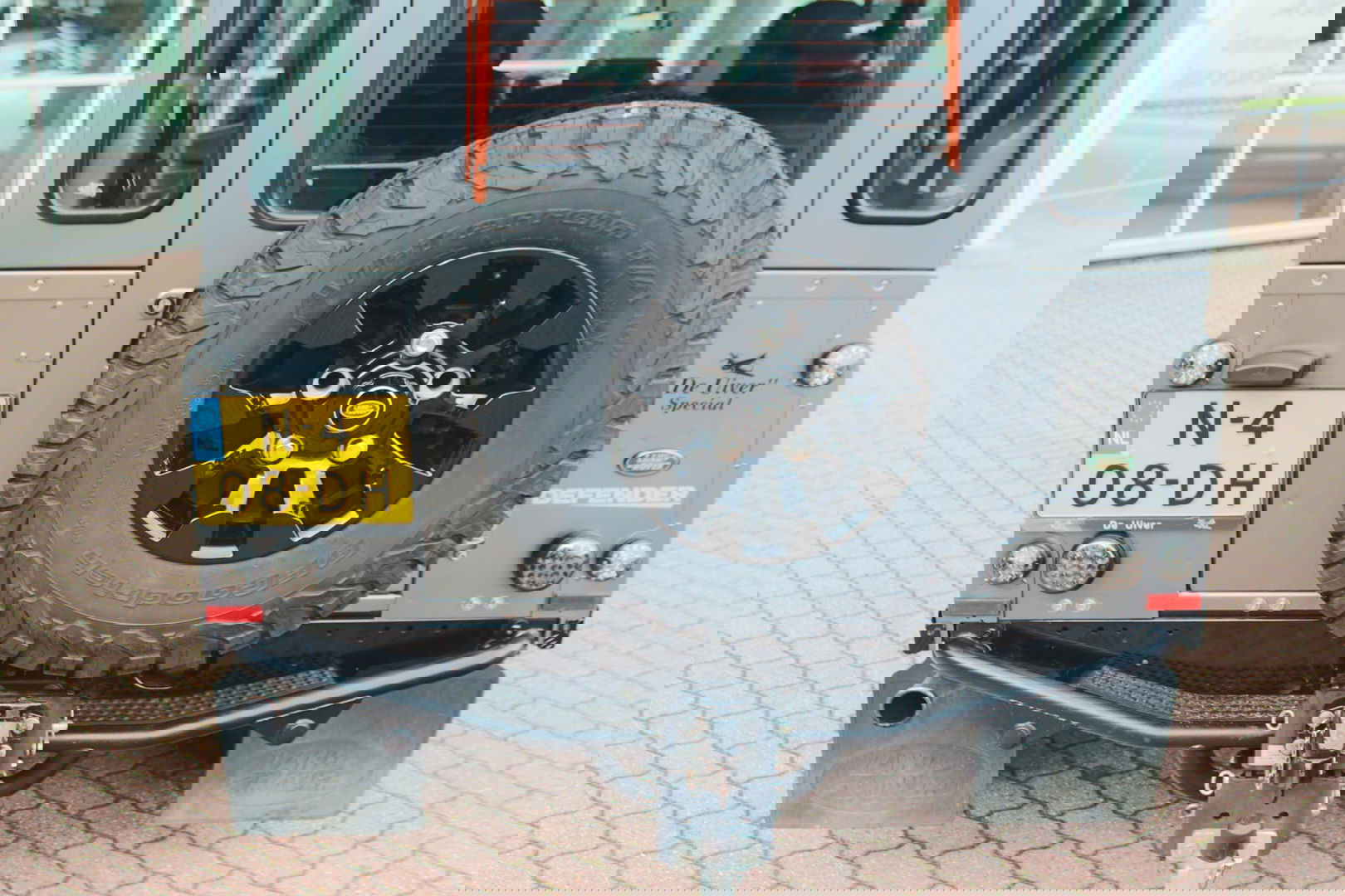 Land Rover Defender 2.4 TD 110 SW XTech „De Uiver" Special 7-Persoons 165 Pk 440 Nm + Cruise Control