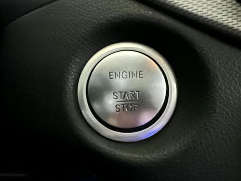 Mercedes-Benz A-Klasse 200 AMG Night Pano Navi Cruise Camera NAP