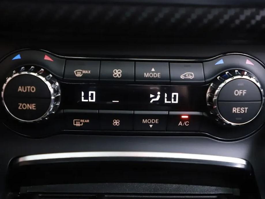 Mercedes-Benz A-Klasse 200 AMG Night Pano Navi Cruise Camera NAP