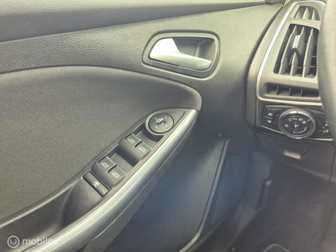 Ford Focus Wagon 1.0 EcoBoost Titanium, Nieuwe D-Riem, Trekhaak