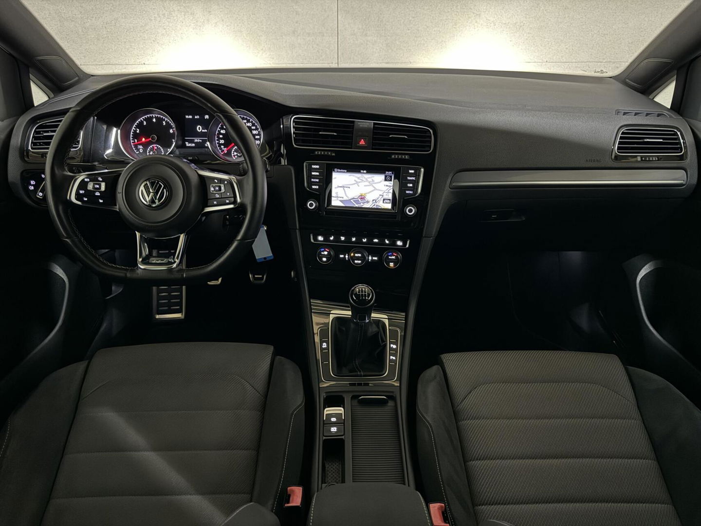 Volkswagen Golf 1.4 TSI Highline R-Line Navi Cruise PDC Led