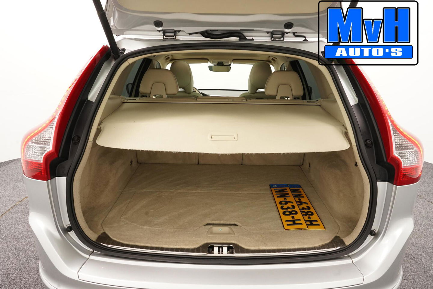 Volvo XC60 2.0 D4 FWD Summum|LUXE!|PANO|XENON|TREKH|CAMERA