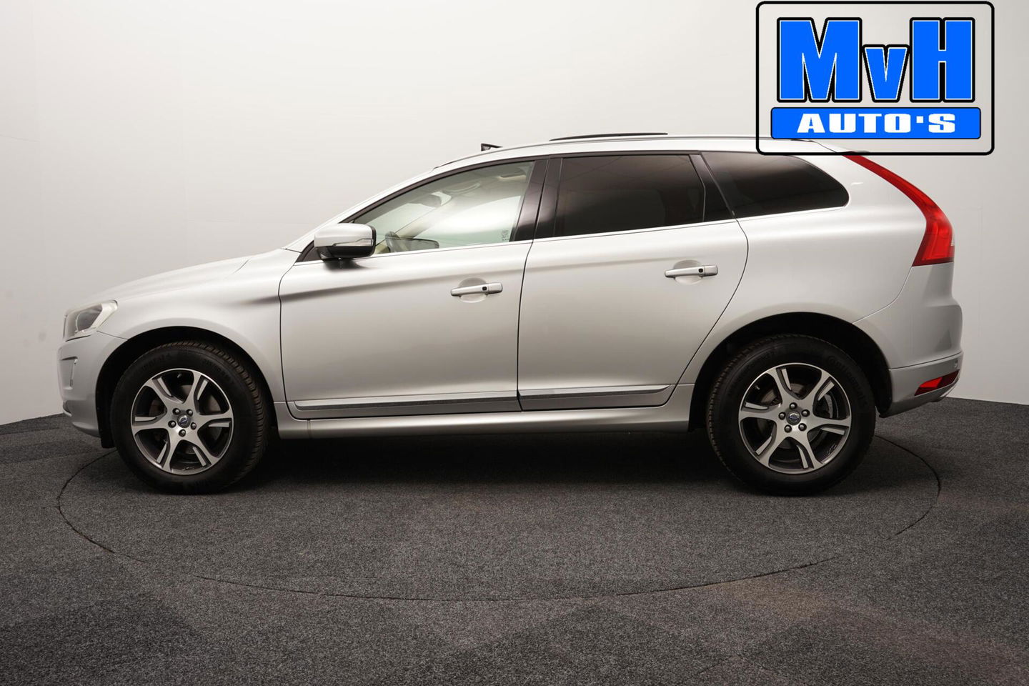 Volvo XC60 2.0 D4 FWD Summum|LUXE!|PANO|XENON|TREKH|CAMERA