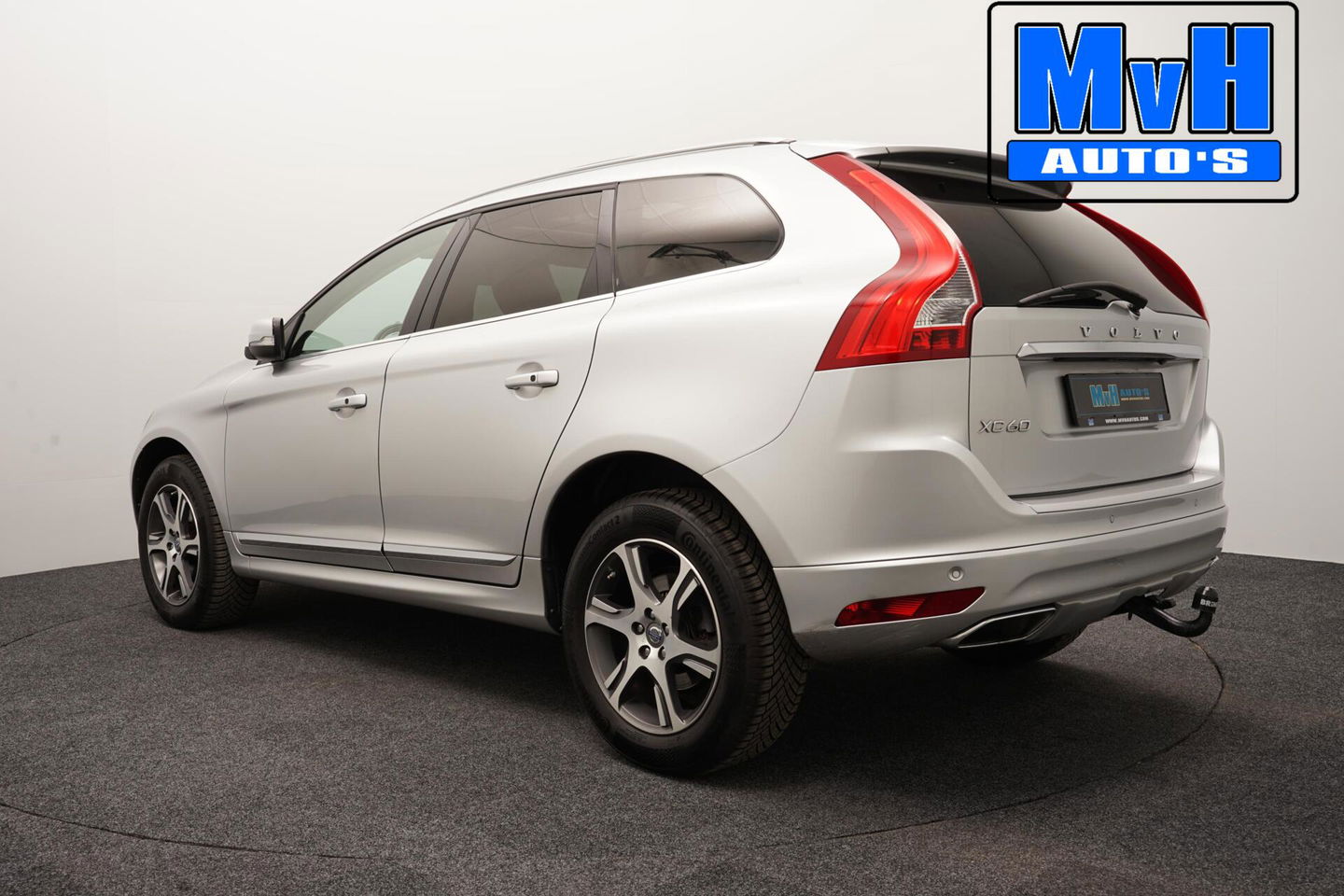 Volvo XC60 2.0 D4 FWD Summum|LUXE!|PANO|XENON|TREKH|CAMERA