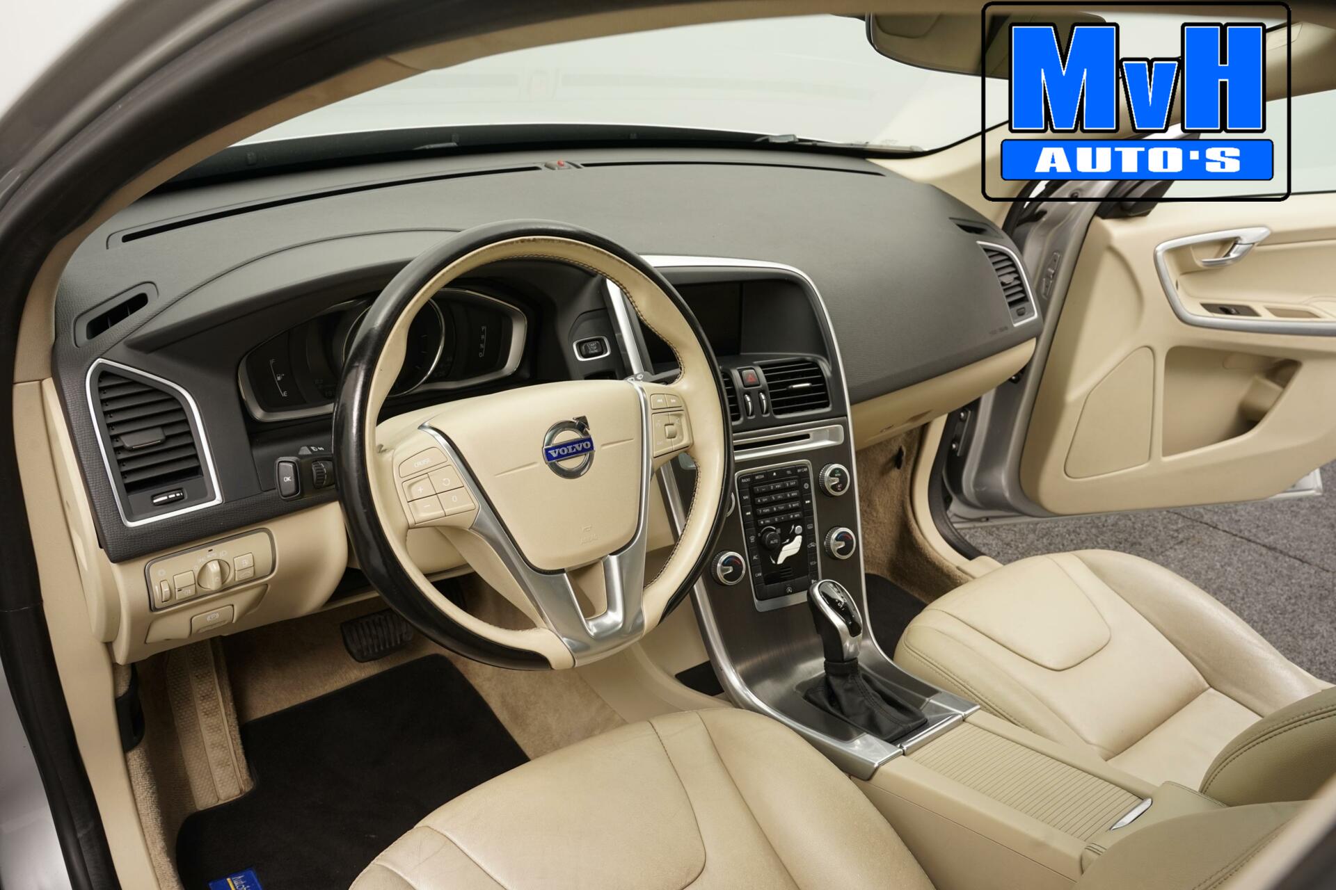Volvo XC60 2.0 D4 FWD Summum|LUXE!|PANO|XENON|TREKH|CAMERA
