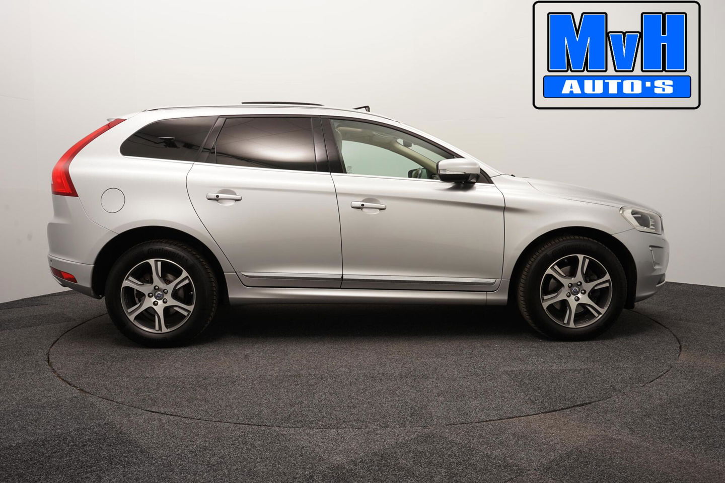 Volvo XC60 2.0 D4 FWD Summum|LUXE!|PANO|XENON|TREKH|CAMERA