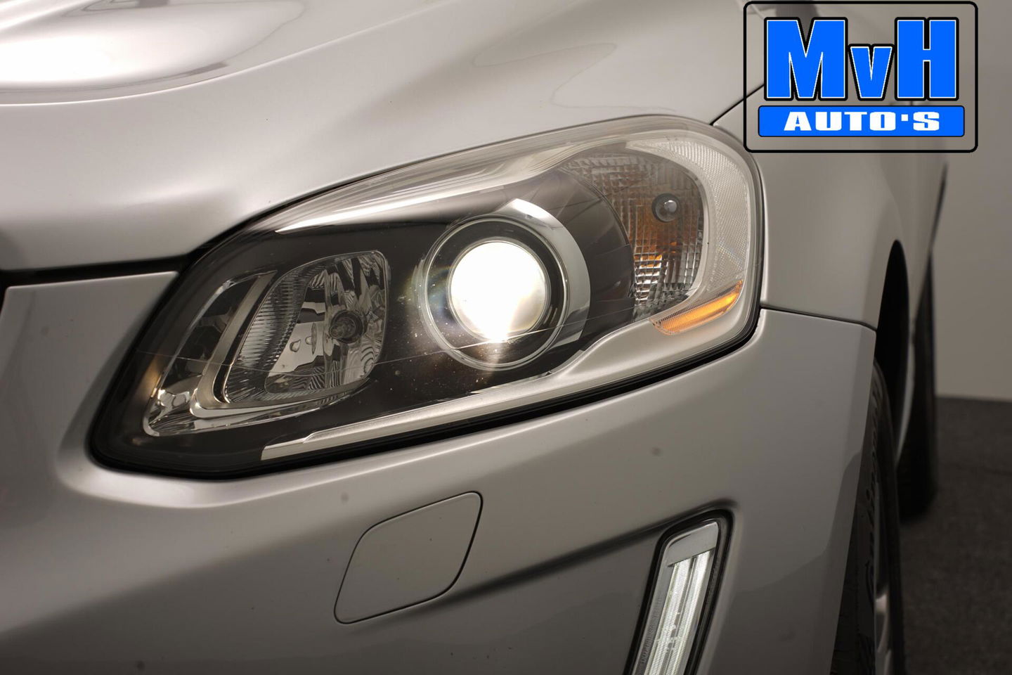 Volvo XC60 2.0 D4 FWD Summum|LUXE!|PANO|XENON|TREKH|CAMERA