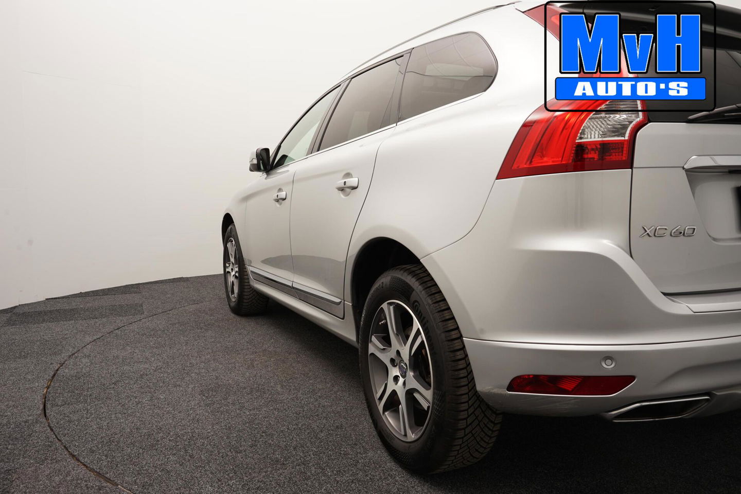 Volvo XC60 2.0 D4 FWD Summum|LUXE!|PANO|XENON|TREKH|CAMERA