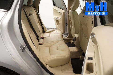 Volvo XC60 2.0 D4 FWD Summum|LUXE!|PANO|XENON|TREKH|CAMERA