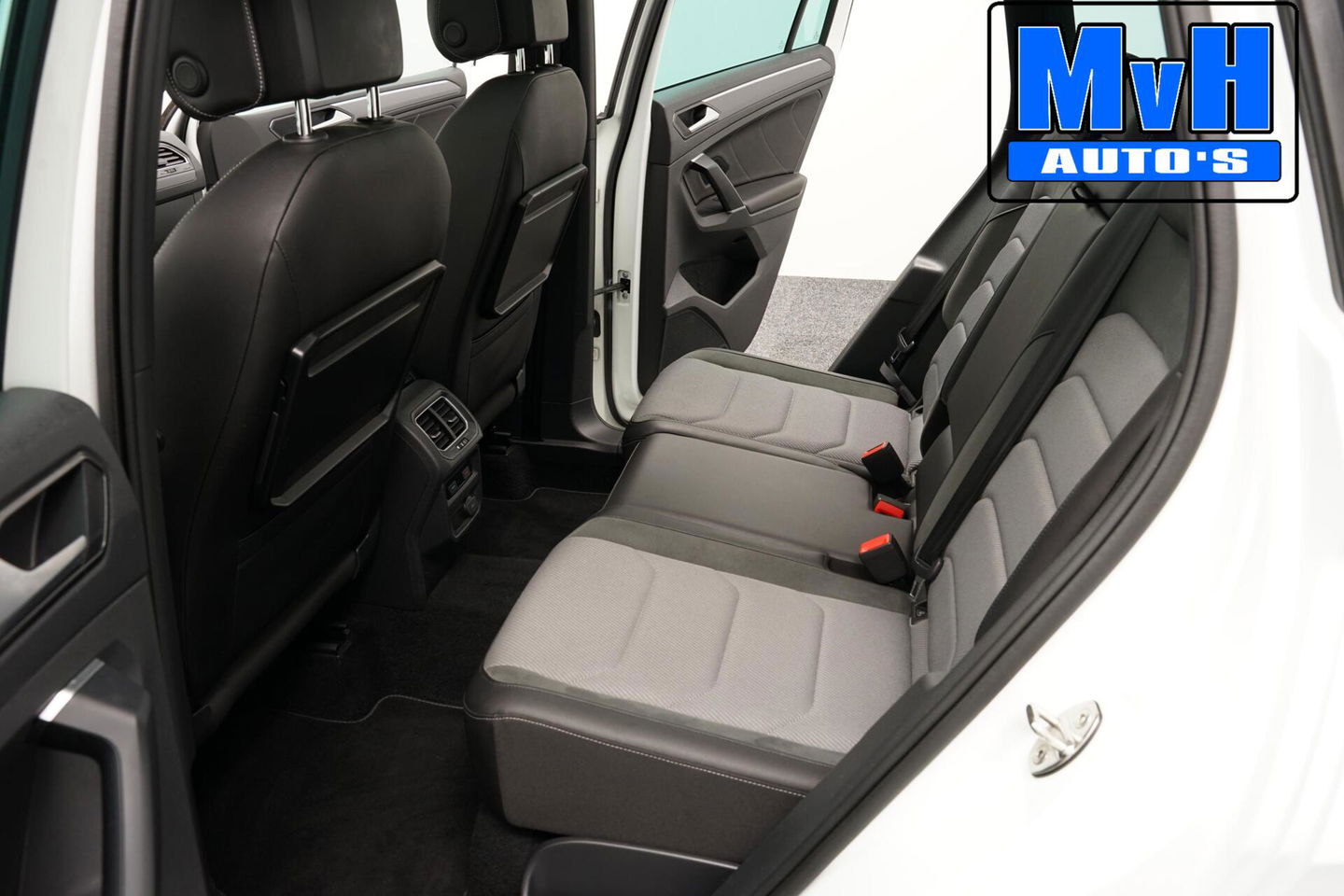 Volkswagen Tiguan 1.4 TSI ACT R-Line|180PK|PANO|VIRTUAL|CAMERA