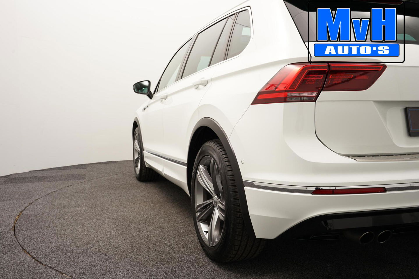 Volkswagen Tiguan 1.4 TSI ACT R-Line|180PK|PANO|VIRTUAL|CAMERA