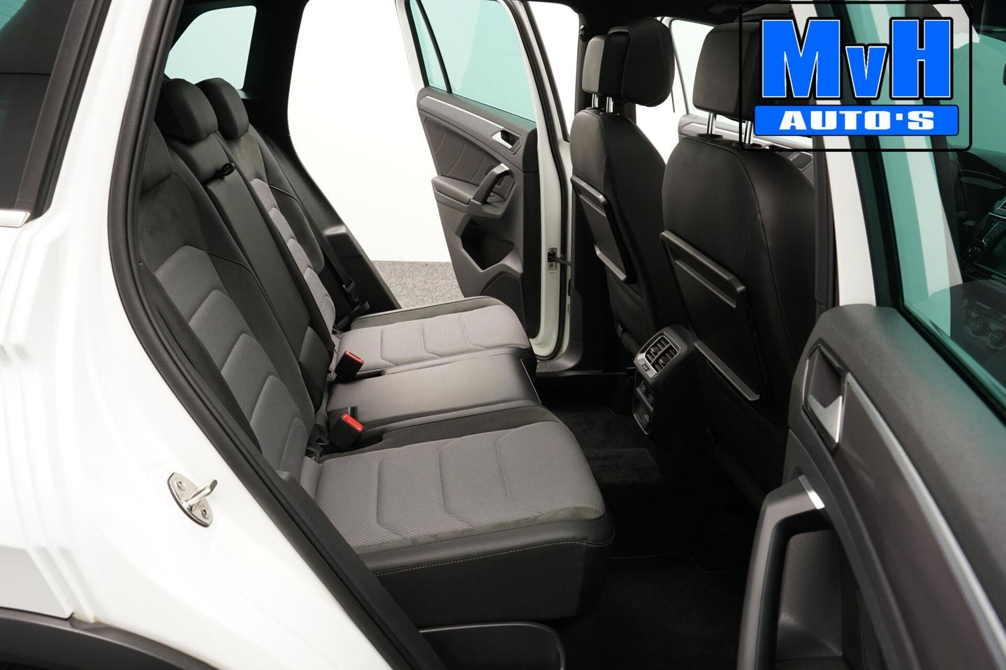 Volkswagen Tiguan 1.4 TSI ACT R-Line|180PK|PANO|VIRTUAL|CAMERA