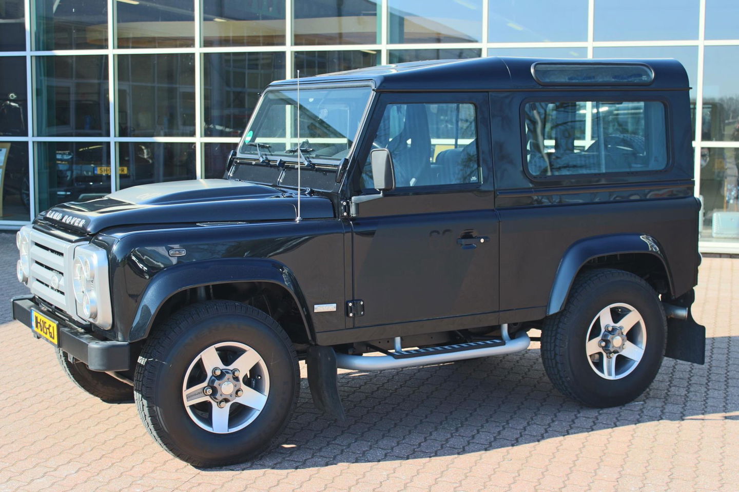 Land Rover Defender 2.4 TD 90 SW SVX 60th Anniversary „De Uiver” Special incl. Full Opties