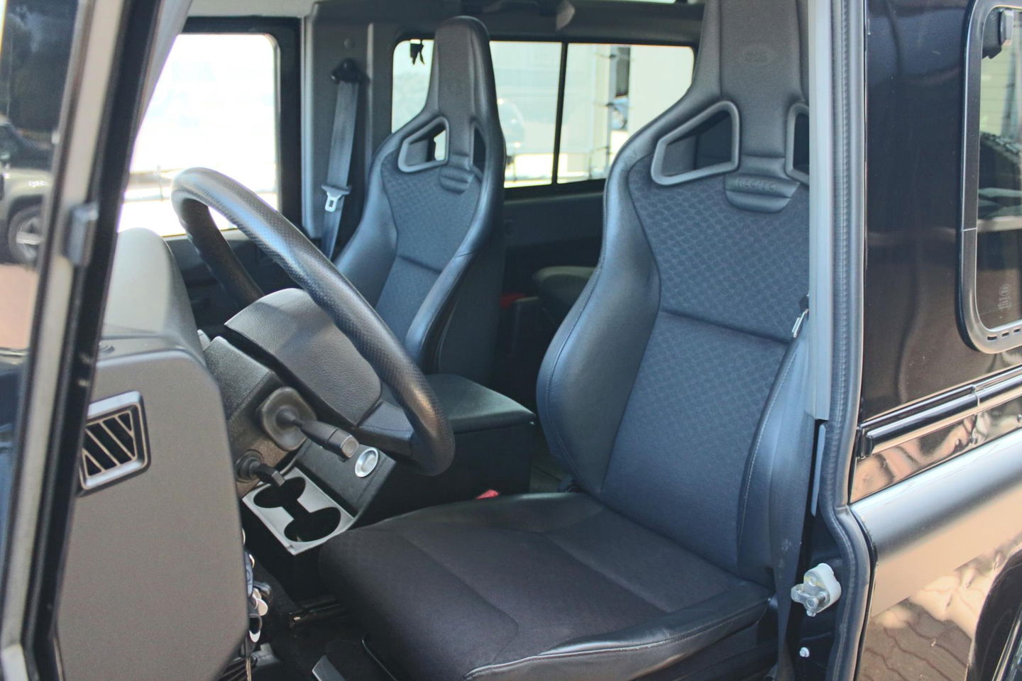 Land Rover Defender 2.4 TD 90 SW SVX 60th Anniversary „De Uiver” Special incl. Full Opties