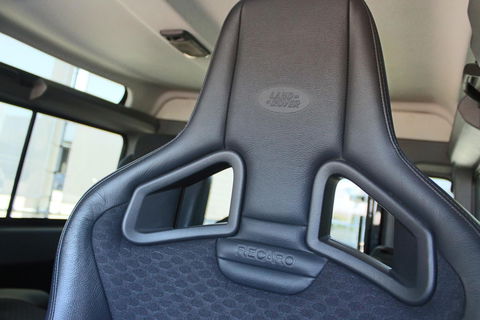 Land Rover Defender 2.4 TD 90 SW SVX 60th Anniversary „De Uiver” Special incl. Full Opties