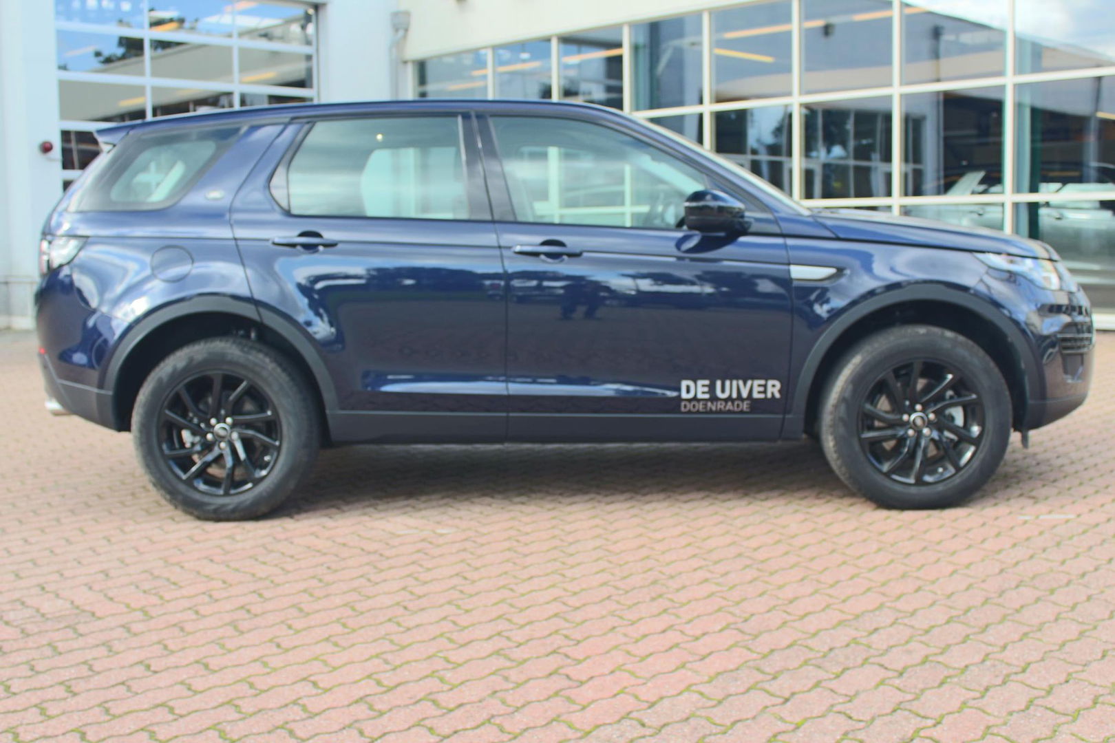 Land Rover Discovery Sport 2.0 eD4 E-Capability 150pk 2WD 5p. Pure LAND ROVER Discovery Sport 2.0 eD4 E-Capability 150pk 2WD 5p. Pure