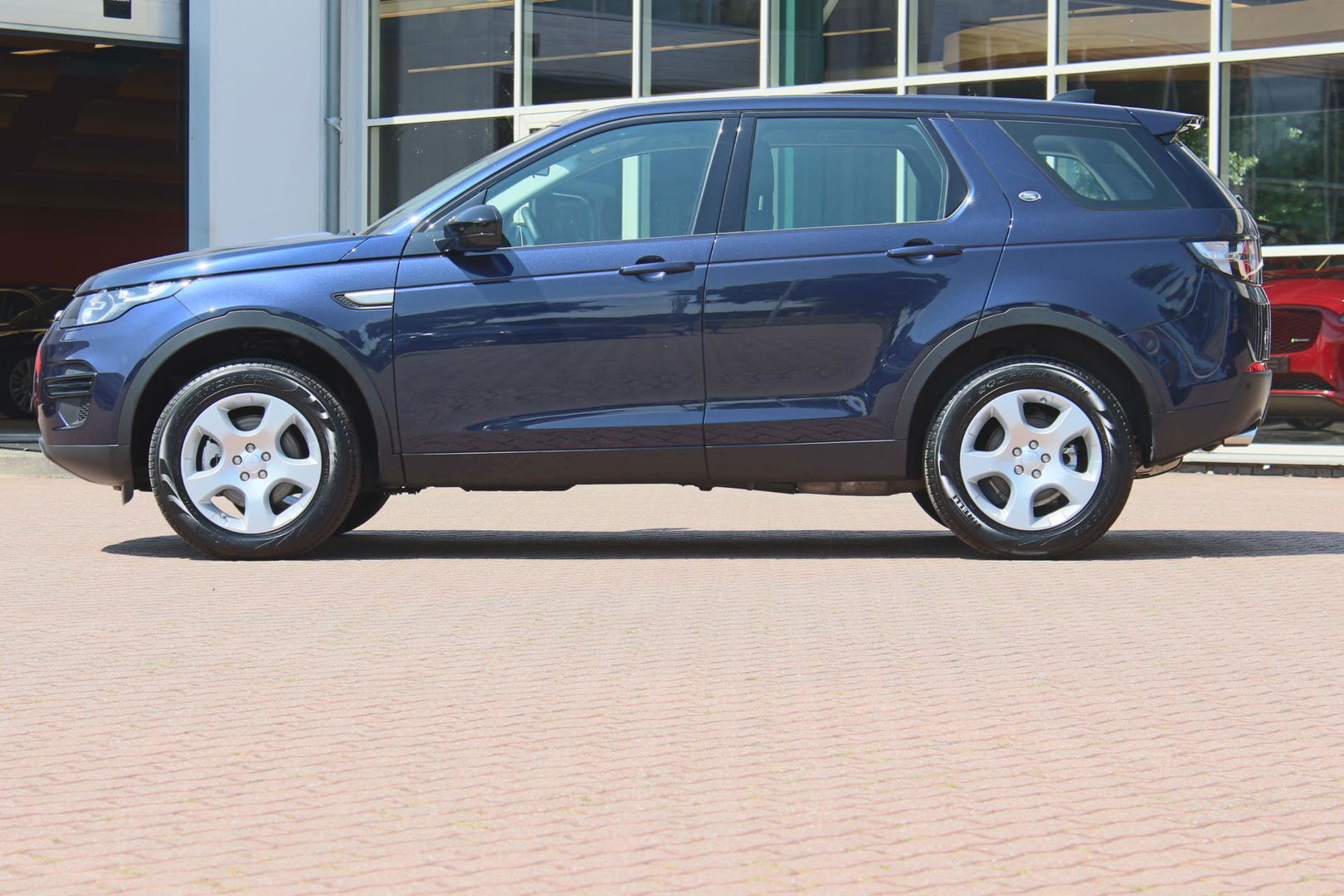 Land Rover Discovery Sport 2.0 eD4 E-Capability 150pk 2WD 5p. Pure LAND ROVER Discovery Sport 2.0 eD4 E-Capability 150pk 2WD 5p. Pure