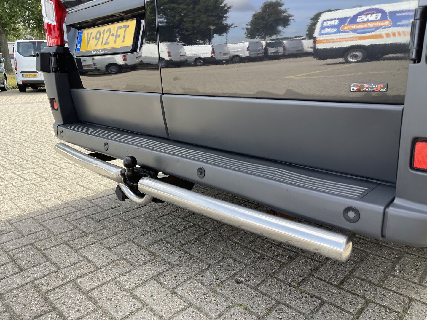 Peugeot Boxer 330 2.0 BlueHDI 130pk L2H2 Premium Pack DC 6 persoons / vaste prijs rijklaar € 16.950 ex btw / lease vanaf € / zwart metallic / airco / cruise / navigatie / trekhaak / camera / euro 6