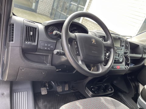 Peugeot Boxer 330 2.0 BlueHDI 130pk L2H2 Premium Pack DC 6 persoons / vaste prijs rijklaar € 16.950 ex btw / lease vanaf € / zwart metallic / airco / cruise / navigatie / trekhaak / camera / euro 6