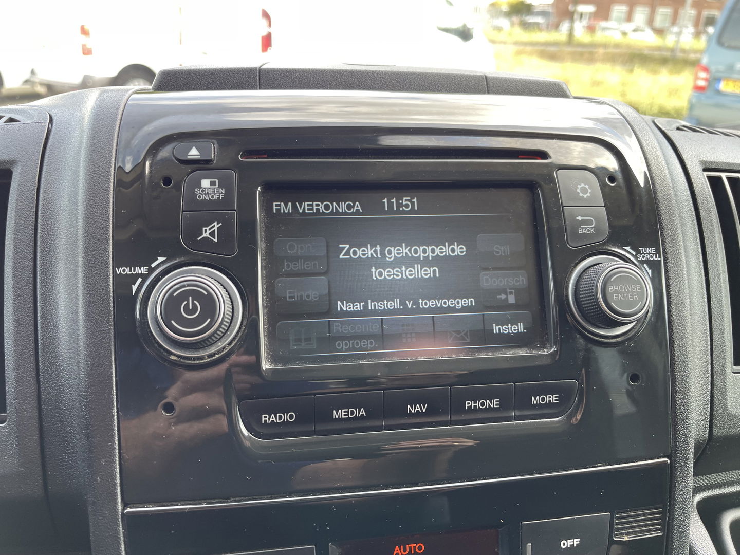 Peugeot Boxer 330 2.0 BlueHDI 130pk L2H2 Premium Pack DC 6 persoons / vaste prijs rijklaar € 16.950 ex btw / lease vanaf € / zwart metallic / airco / cruise / navigatie / trekhaak / camera / euro 6