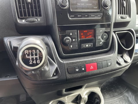 Peugeot Boxer 330 2.0 BlueHDI 130pk L2H2 Premium Pack DC 6 persoons / vaste prijs rijklaar € 16.950 ex btw / lease vanaf € / zwart metallic / airco / cruise / navigatie / trekhaak / camera / euro 6