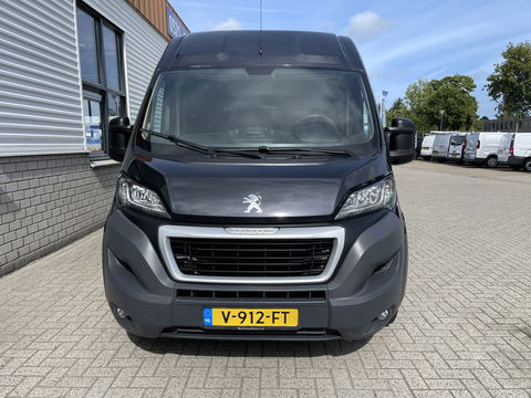 Peugeot Boxer 330 2.0 BlueHDI 130pk L2H2 Premium Pack DC 6 persoons / vaste prijs rijklaar € 16.950 ex btw / lease vanaf € / zwart metallic / airco / cruise / navigatie / trekhaak / camera / euro 6