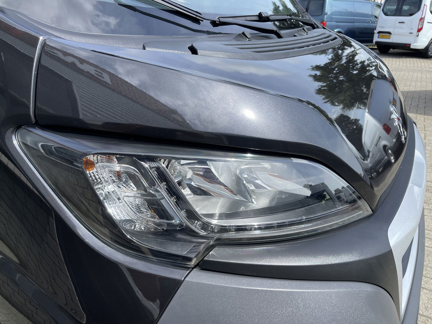 Peugeot Boxer 330 2.0 BlueHDI 130pk L2H2 Premium Pack DC 6 persoons / vaste prijs rijklaar € 16.950 ex btw / lease vanaf € / zwart metallic / airco / cruise / navigatie / trekhaak / camera / euro 6