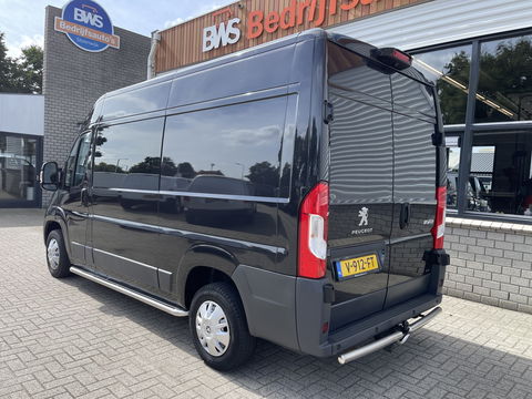 Peugeot Boxer 330 2.0 BlueHDI 130pk L2H2 Premium Pack DC 6 persoons / vaste prijs rijklaar € 16.950 ex btw / lease vanaf € / zwart metallic / airco / cruise / navigatie / trekhaak / camera / euro 6