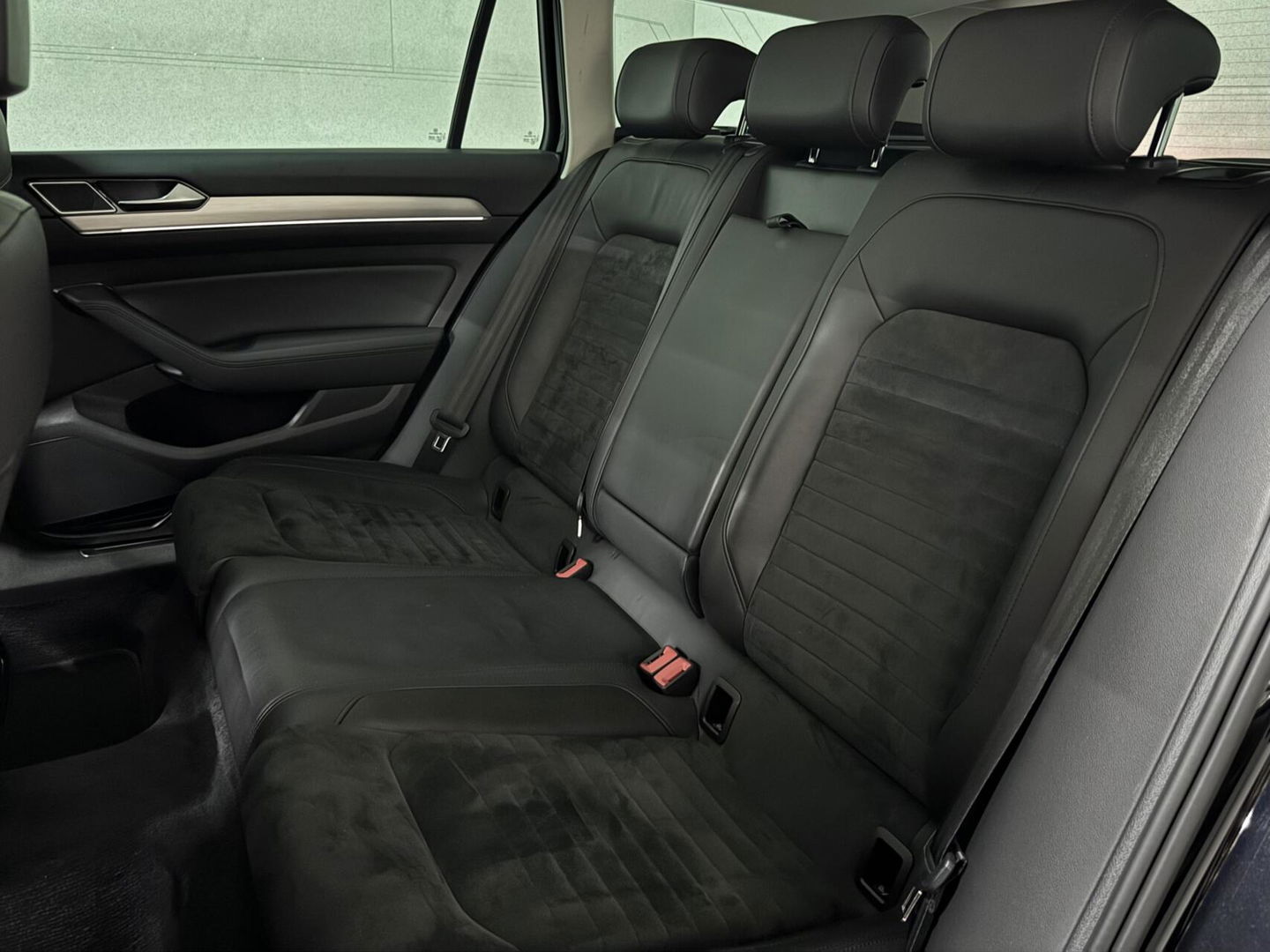 Volkswagen Passat Variant 1.4 TSI R-Line Pano Virtual CarPlay Trekh. NAP