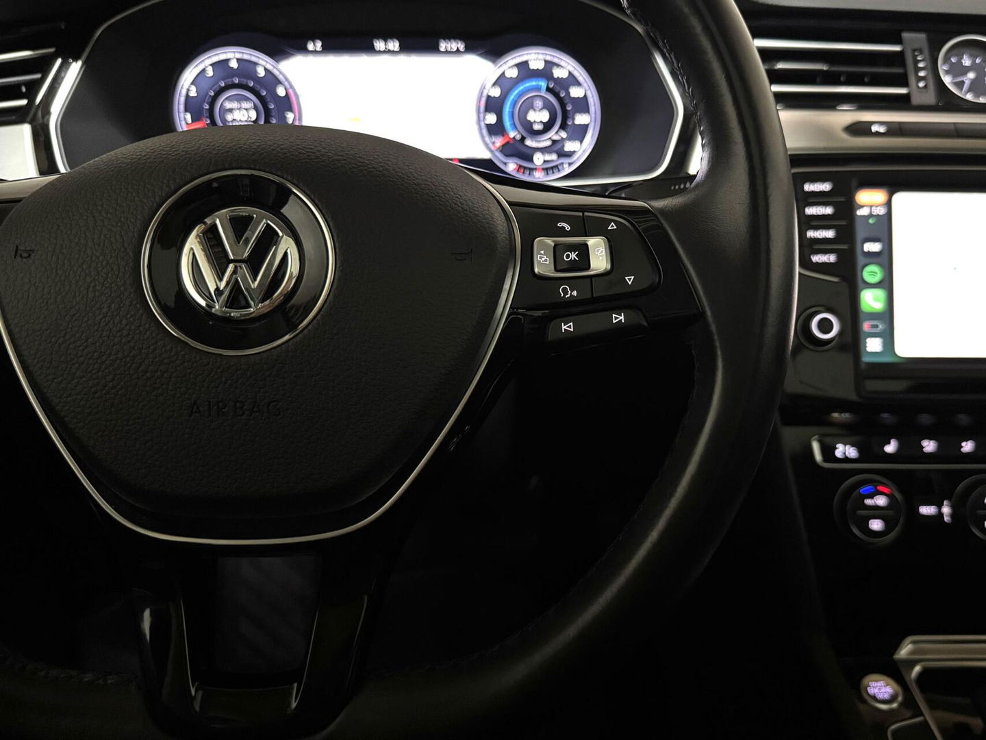 Volkswagen Passat Variant 1.4 TSI R-Line Pano Virtual CarPlay Trekh. NAP