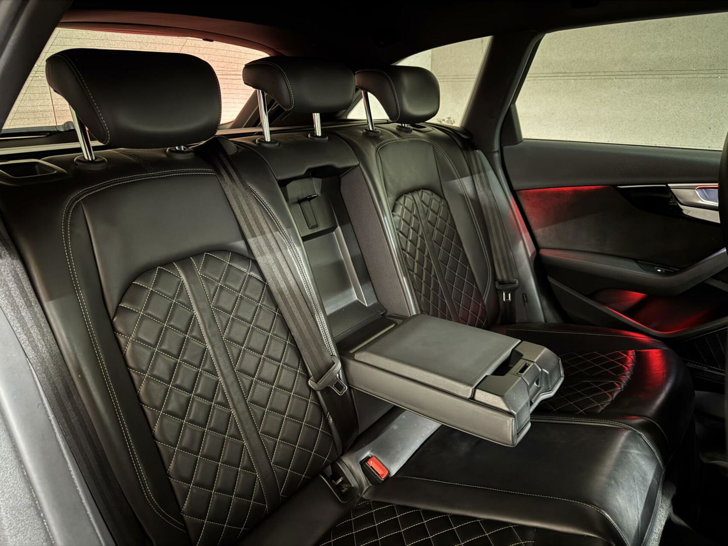 Audi A4 Avant 2.0 TDI S-Line Virtual RS-Seats Sfeer Carplay 360°