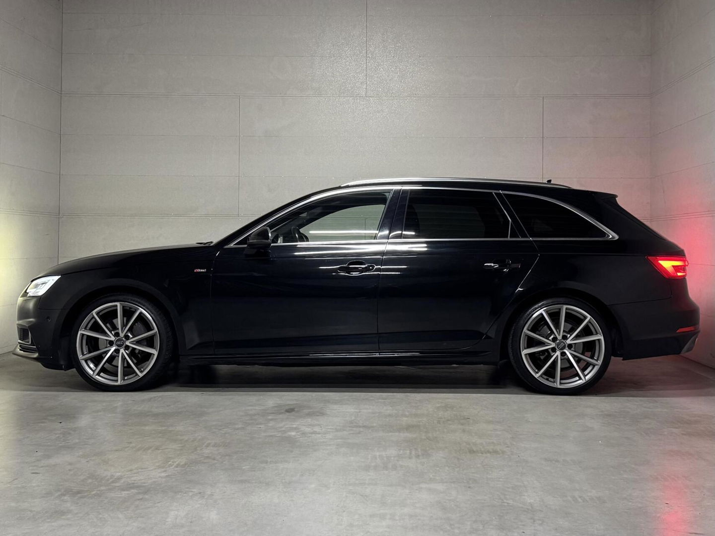 Audi A4 Avant 2.0 TDI S-Line Virtual RS-Seats Sfeer Carplay 360°