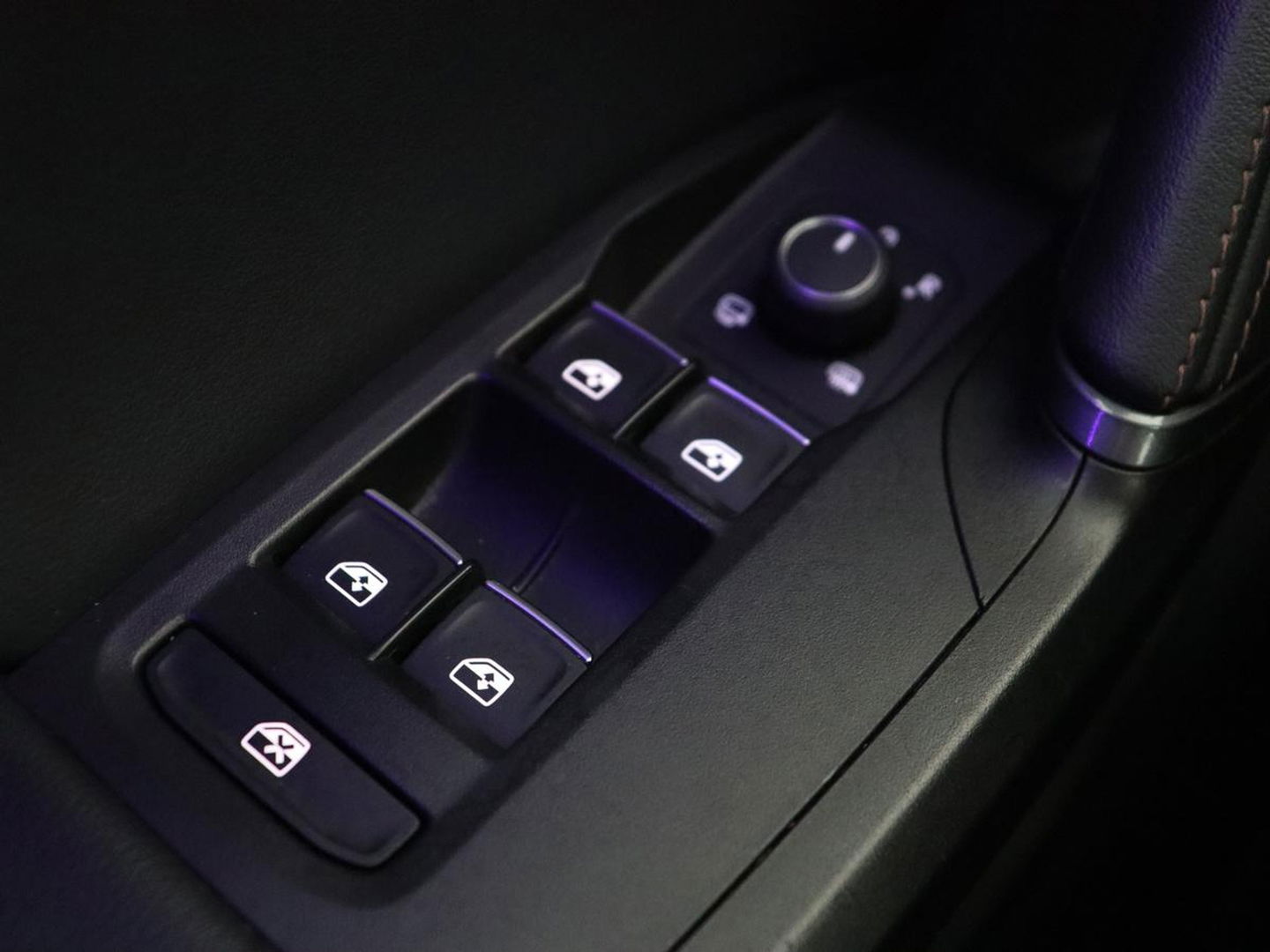 CUPRA Leon 1.4 TSI eHybrid PHEV | Panoramadak | Stoel & stuurverwarming | Carplay | Navigatie | Parkeerhulp | Sportstoelen | Digital Cockpit | Half leder | Plug In