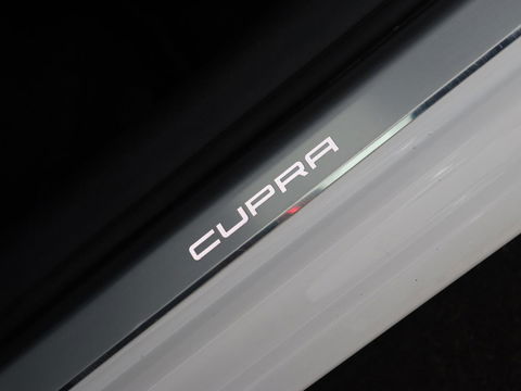 CUPRA Leon 1.4 TSI eHybrid PHEV | Panoramadak | Stoel & stuurverwarming | Carplay | Navigatie | Parkeerhulp | Sportstoelen | Digital Cockpit | Half leder | Plug In