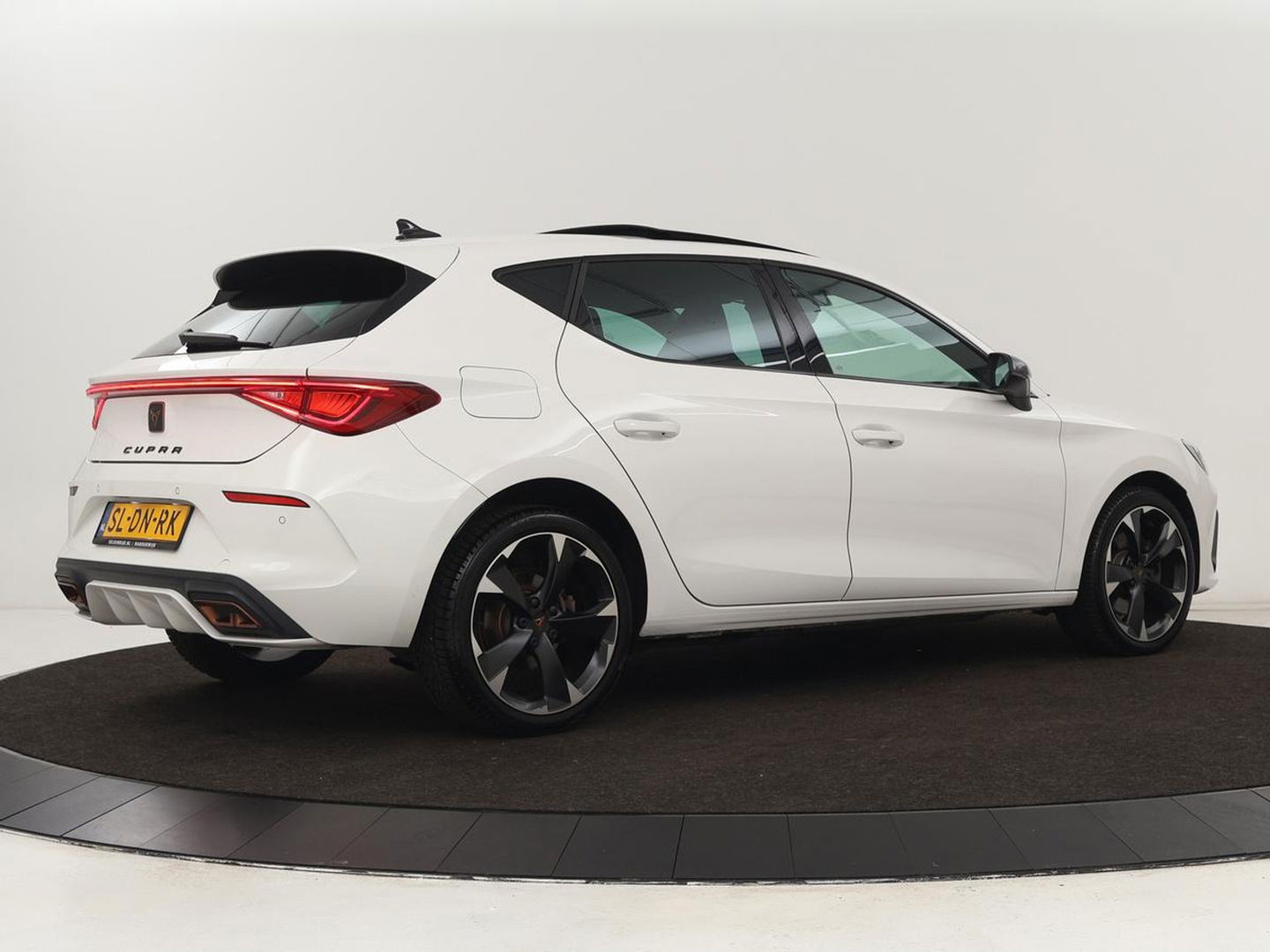 CUPRA Leon 1.4 TSI eHybrid PHEV | Panoramadak | Stoel & stuurverwarming | Carplay | Navigatie | Parkeerhulp | Sportstoelen | Digital Cockpit | Half leder | Plug In