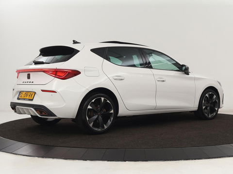 CUPRA Leon 1.4 TSI eHybrid PHEV | Panoramadak | Stoel & stuurverwarming | Carplay | Navigatie | Parkeerhulp | Sportstoelen | Digital Cockpit | Half leder | Plug In